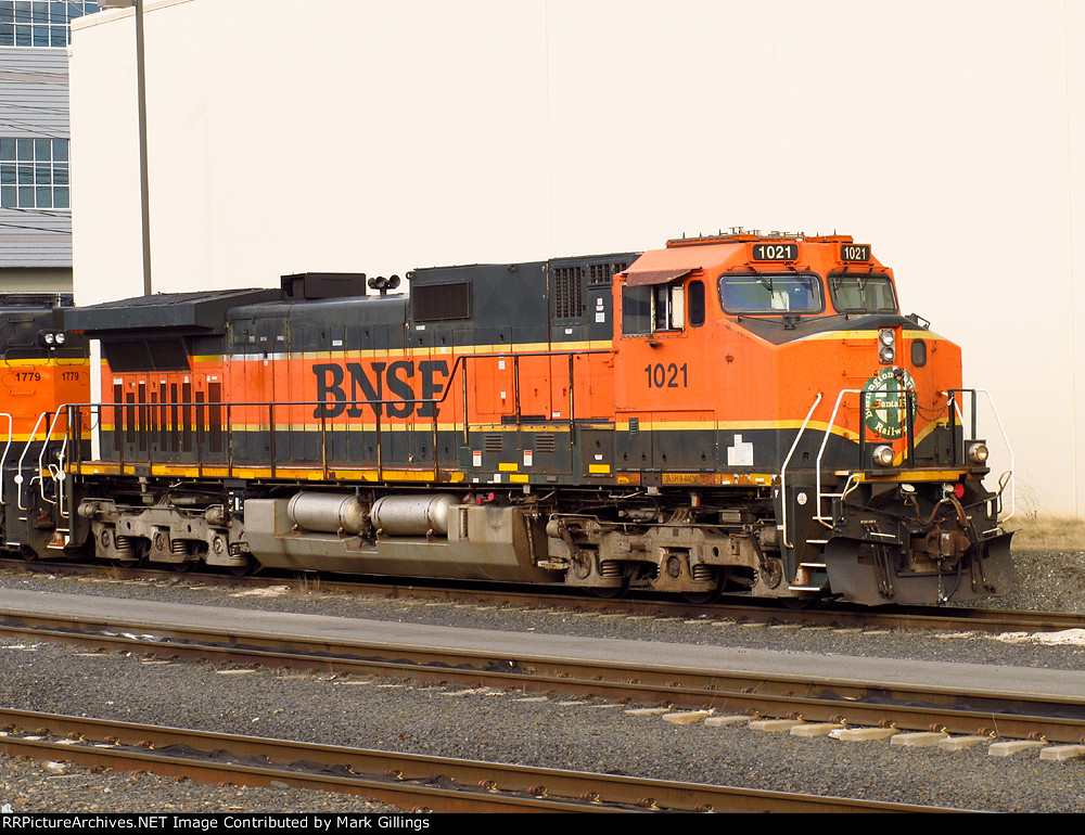 BNSF 1021